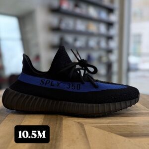 adidas Yeezy Boost 350 V2
Dazzling Blue